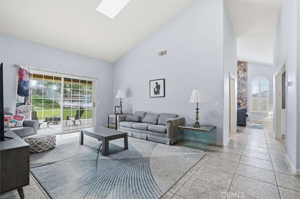 1494 Ivory Drive Santa Maria, CA 93455 - Photo 5 of 42 Living room