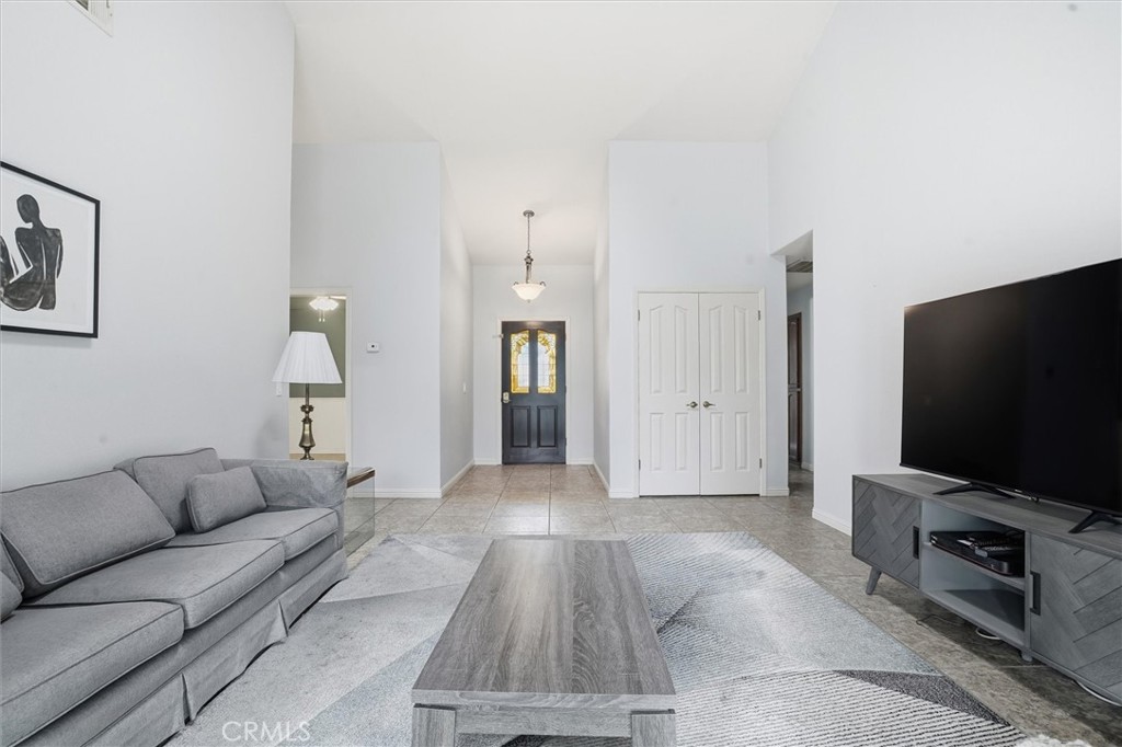 1494 Ivory Drive Santa Maria, CA 93455 - Photo 7 of 42 Living room