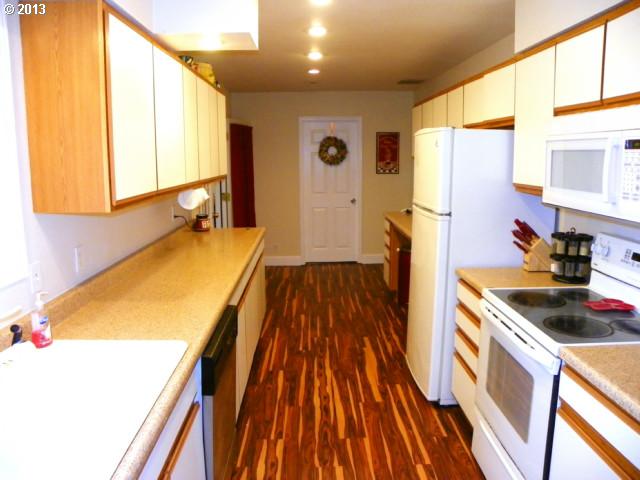 19155 Southwest Kinnaman Road Beaverton, OR 97078 - Photo 6 of 15 Gallery Image 6