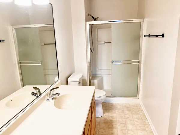 $1,850 | 1288 North Red Oak Circle, Unit 3, Round Lake Beach, IL 60073