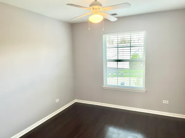 $1,850 | 1288 North Red Oak Circle, Unit 3, Round Lake Beach, IL 60073