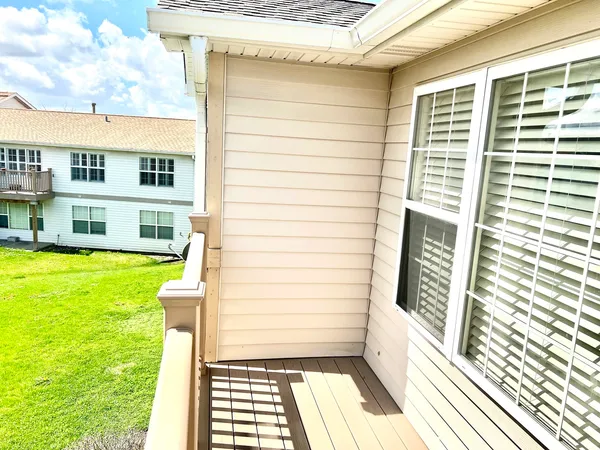 $1,850 | 1288 North Red Oak Circle, Unit 3, Round Lake Beach, IL 60073