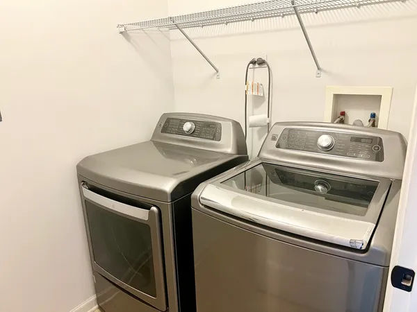 $1,850 | 1288 North Red Oak Circle, Unit 3, Round Lake Beach, IL 60073