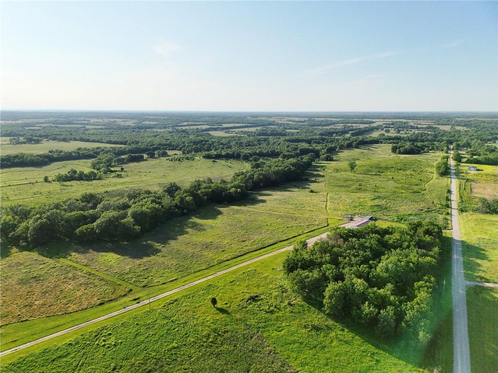 882 260th Street Fort Scott, KS 66701 - Photo 3 of 95