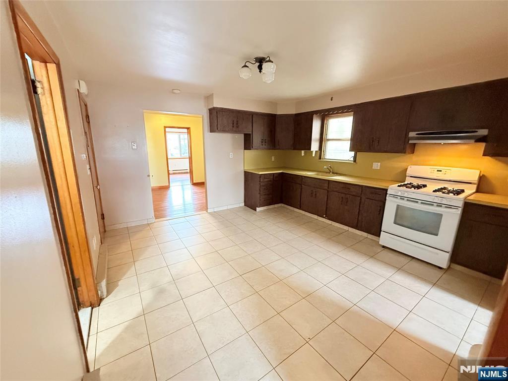 54 Spring Street Lodi, NJ 07644 - Photo 9 of 10