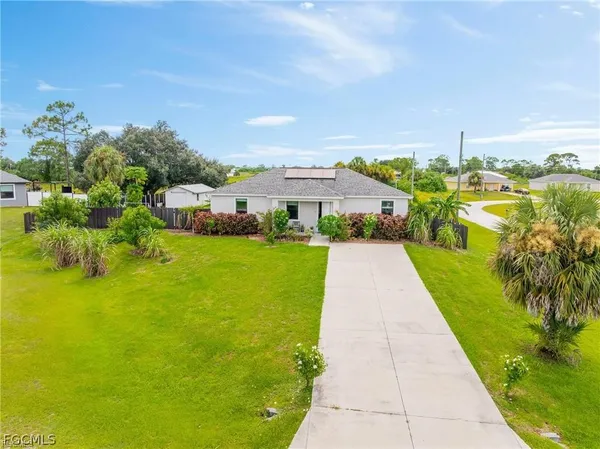 $2,100 | 9012 South Indio Court, LaBelle, FL 33935