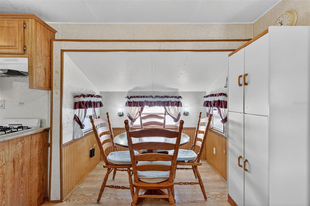 11324 Goldfinch Way Leesburg, FL 34788 - Photo 14 of 20 a balcony with chairs and a table