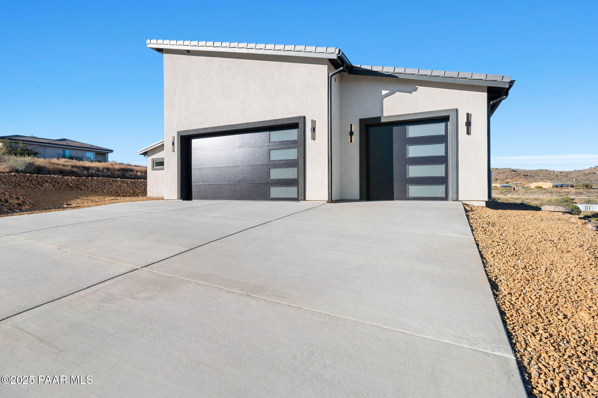 15860 East Broken Bit Road Mayer, AZ 86333 - Photo 33 of 41 33-Garage (2)