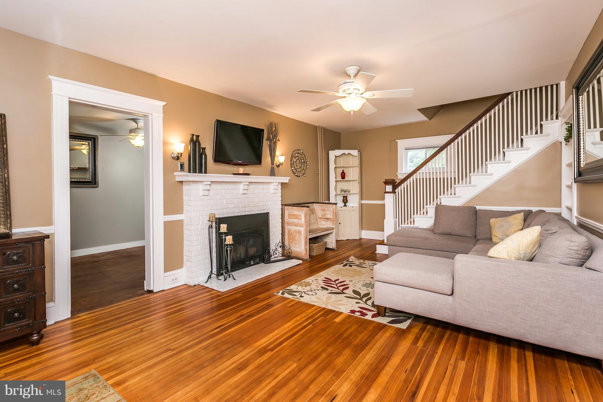102 South Rolling Road Catonsville, MD 21228 - Photo 6 of 30 Gas fireplace insert
