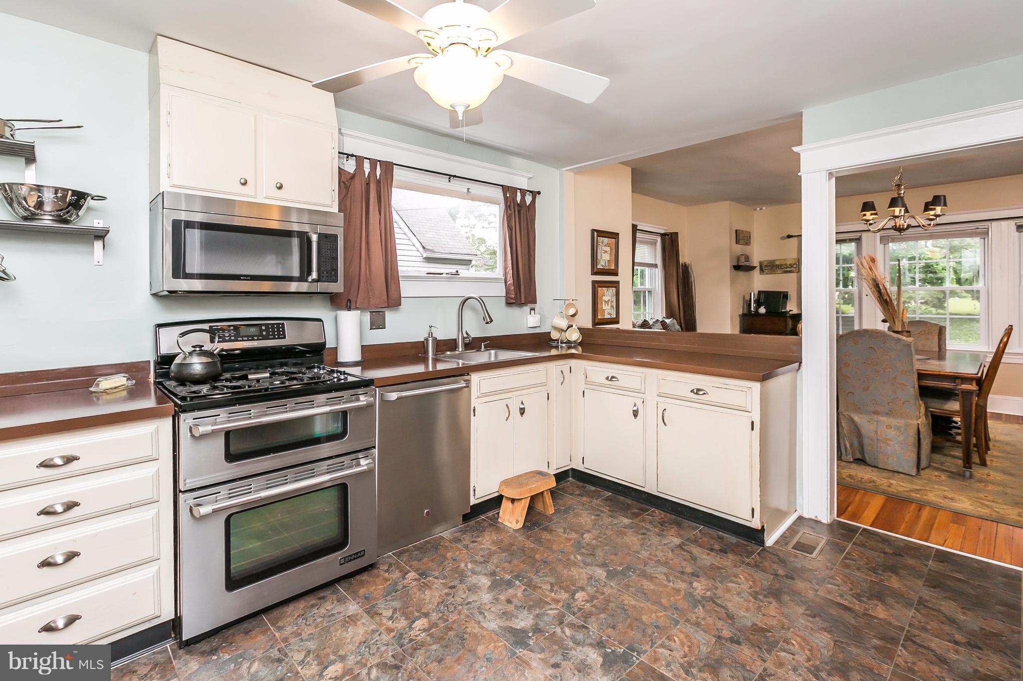102 South Rolling Road Catonsville, MD 21228 - Photo 10 of 30 Kitchen