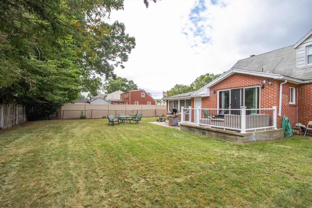 143 Redlands Street Springfield, MA 01104 - Photo 7 of 38