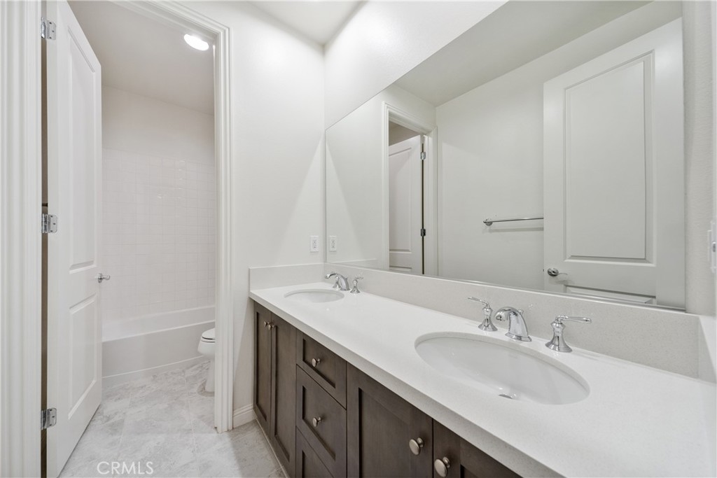215 Bryce Run Lake Forest, CA 92630 - Photo 21 of 33 a bathroom with 2 sink and a mirror