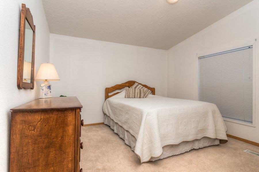 2656 Southwest Mariposa Loop Redmond, OR 97756 - Photo 18 of 28 18