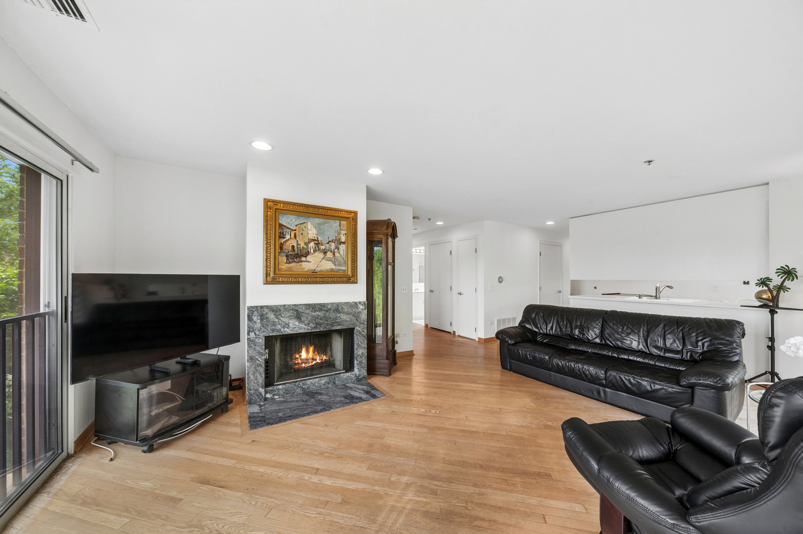 402 Kelburn Road, Unit 323 Deerfield, IL 60015 - Photo 9 of 21