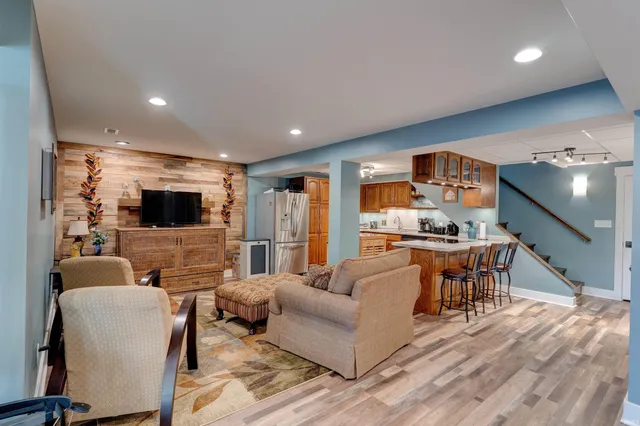 $1,649,500 | 707 West Shepherds Lane, Santa Claus, IN 47579