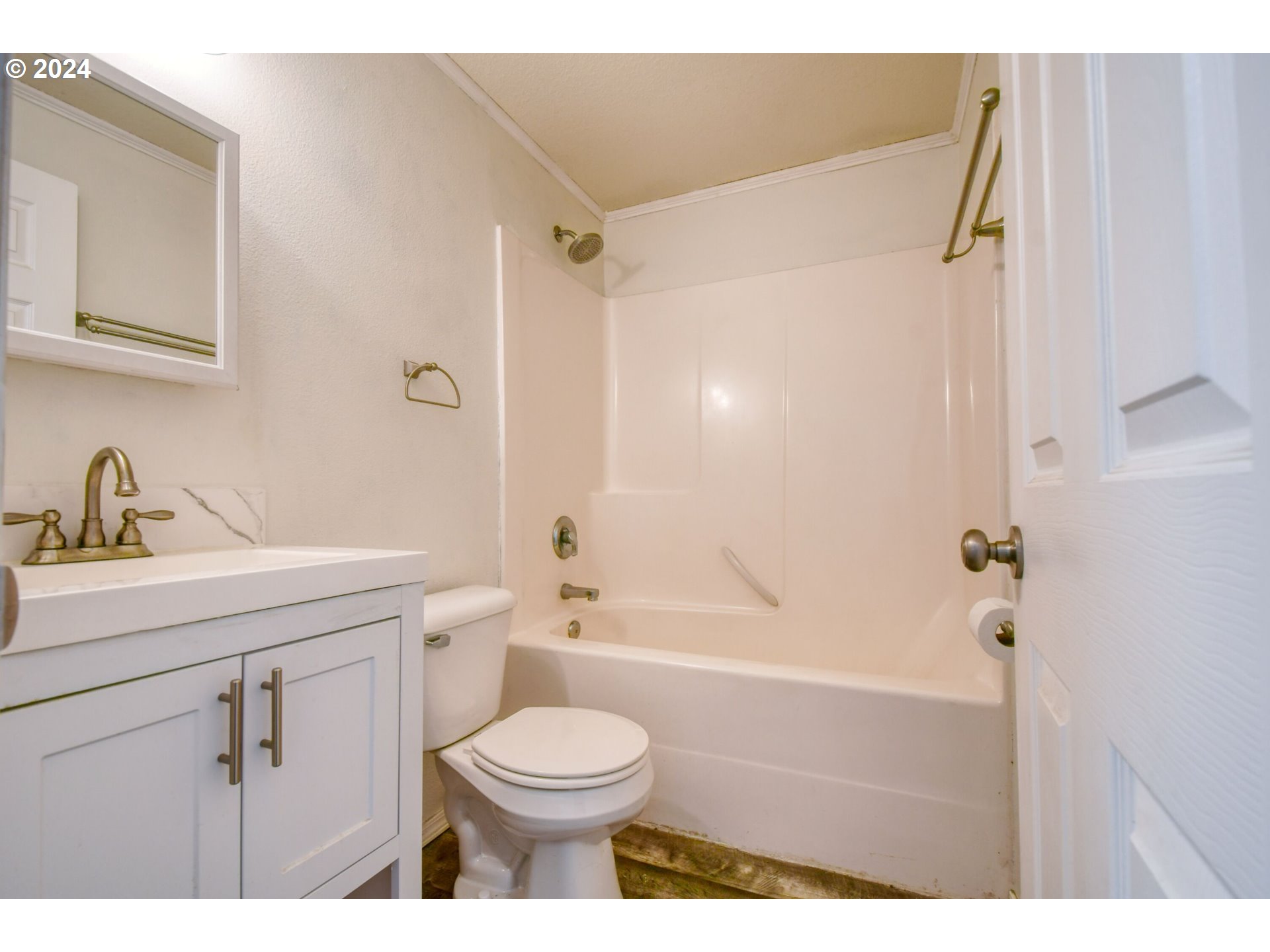 1317 Southwest 12th Court Pendleton, OR 97801 - Photo 19 of 27 a bathroom with a sink a toilet and shower