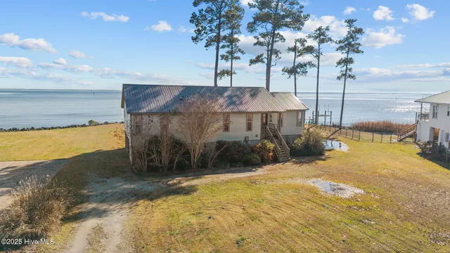 $575,000 | 341 Neuse Winds Drive, Oriental, NC 28571