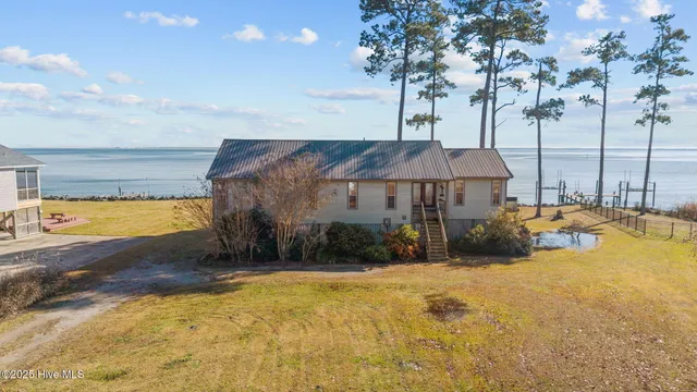 $575,000 | 341 Neuse Winds Drive, Oriental, NC 28571