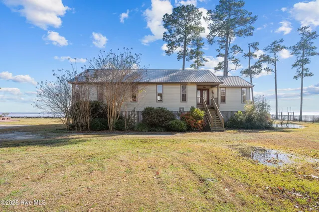 $575,000 | 341 Neuse Winds Drive, Oriental, NC 28571