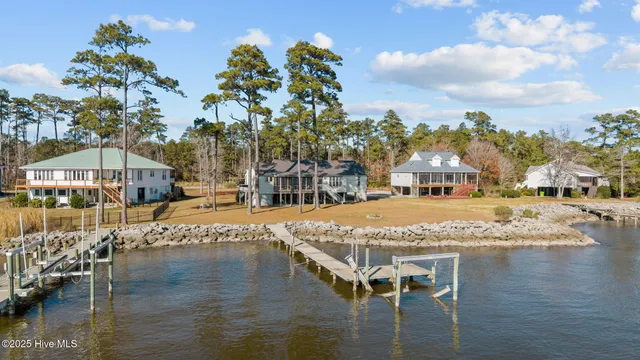 $575,000 | 341 Neuse Winds Drive, Oriental, NC 28571