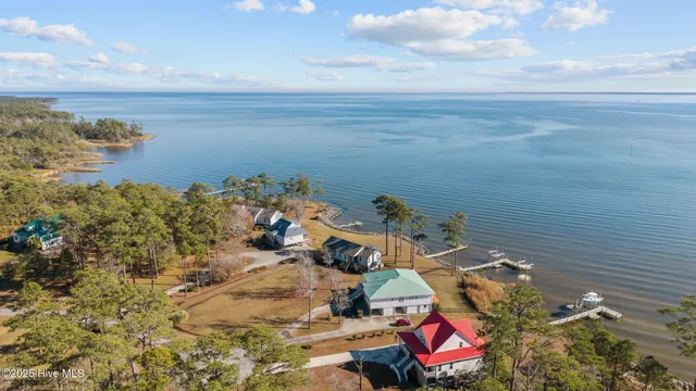 $575,000 | 341 Neuse Winds Drive, Oriental, NC 28571