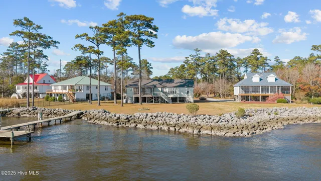 $575,000 | 341 Neuse Winds Drive, Oriental, NC 28571