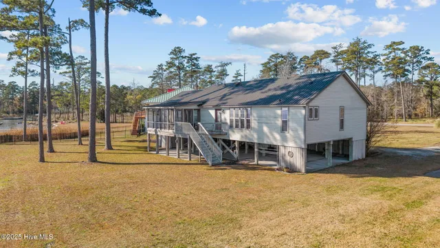 $575,000 | 341 Neuse Winds Drive, Oriental, NC 28571