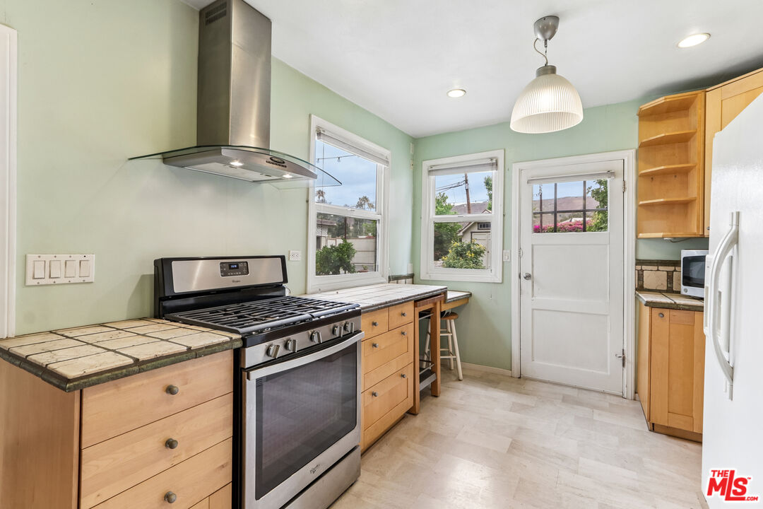 2717 Los Robles Road Thousand Oaks, CA 91362 - Photo 16 of 33