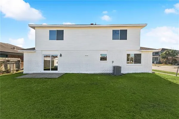 $329,900 | 2103 Mesa Via, Harvey, LA 70058