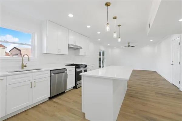 $329,900 | 2103 Mesa Via, Harvey, LA 70058