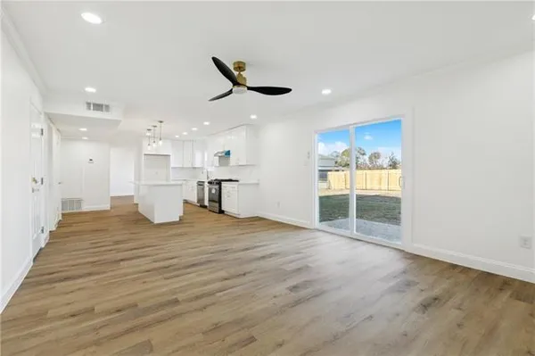 $329,900 | 2103 Mesa Via, Harvey, LA 70058
