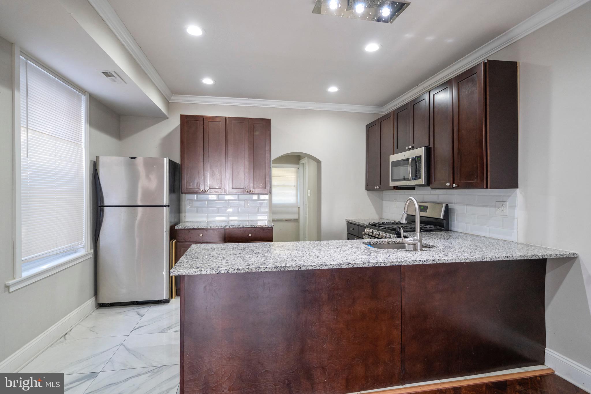 6129 Marsden Street Philadelphia, PA 19135 - Photo 4 of 24