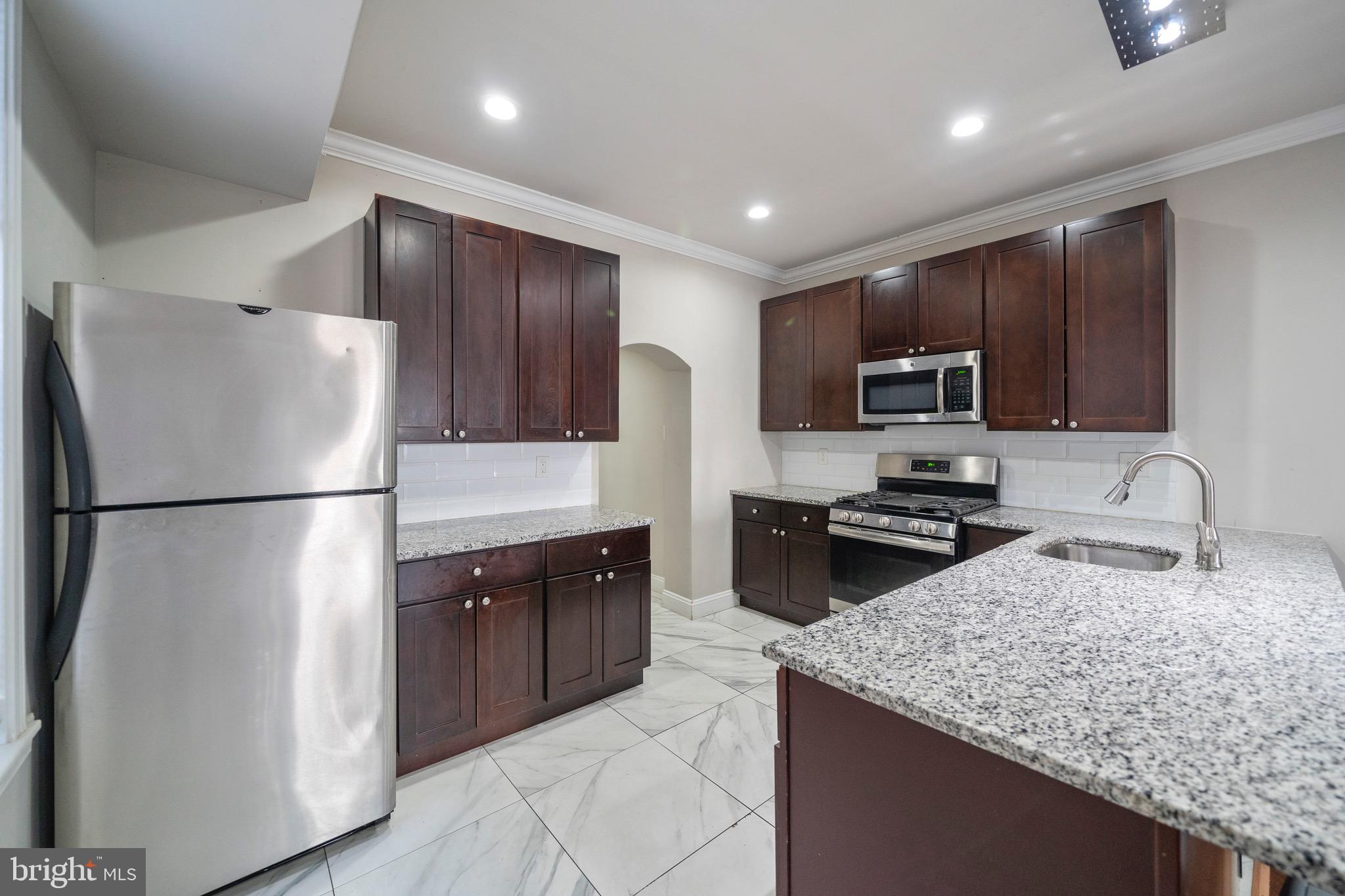 6129 Marsden Street Philadelphia, PA 19135 - Photo 5 of 24