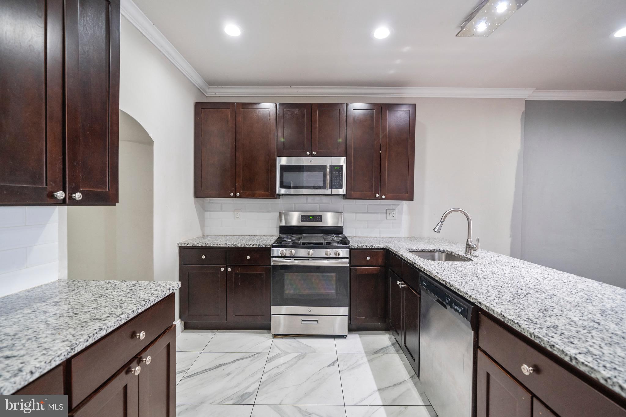6129 Marsden Street Philadelphia, PA 19135 - Photo 6 of 24