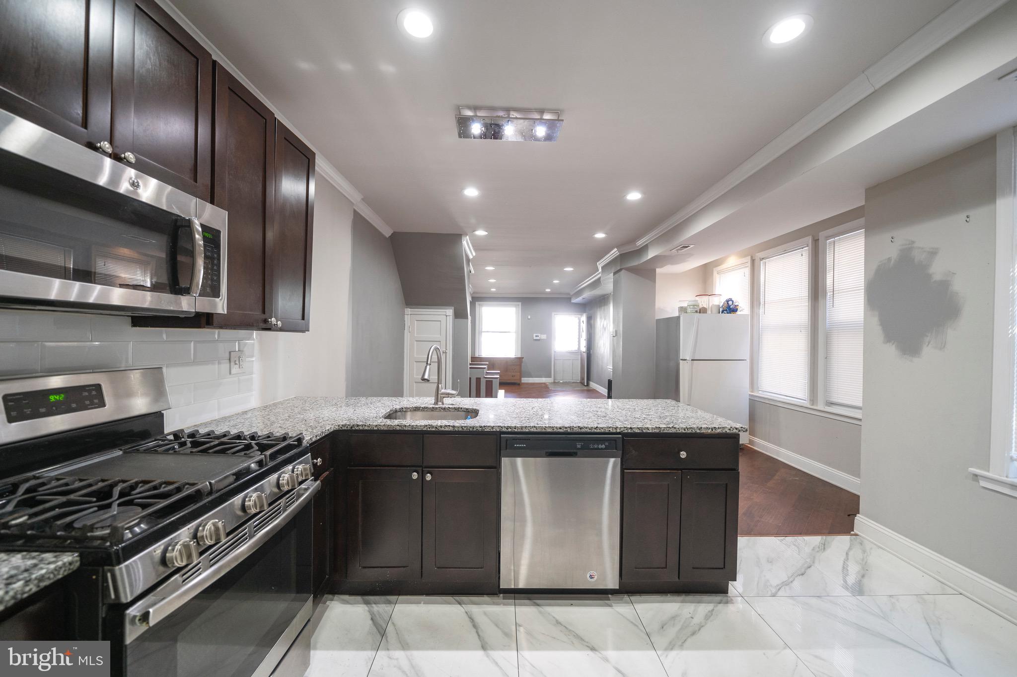 6129 Marsden Street Philadelphia, PA 19135 - Photo 7 of 24