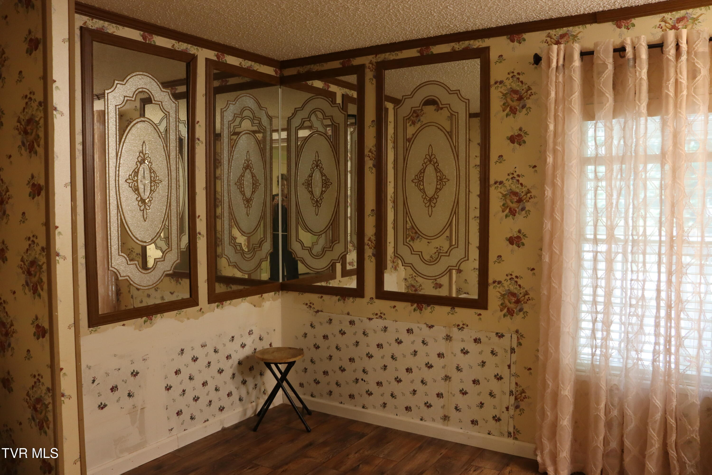 2004 Derby Road Appalachia, VA 24216 - Photo 31 of 37 IMG_9869