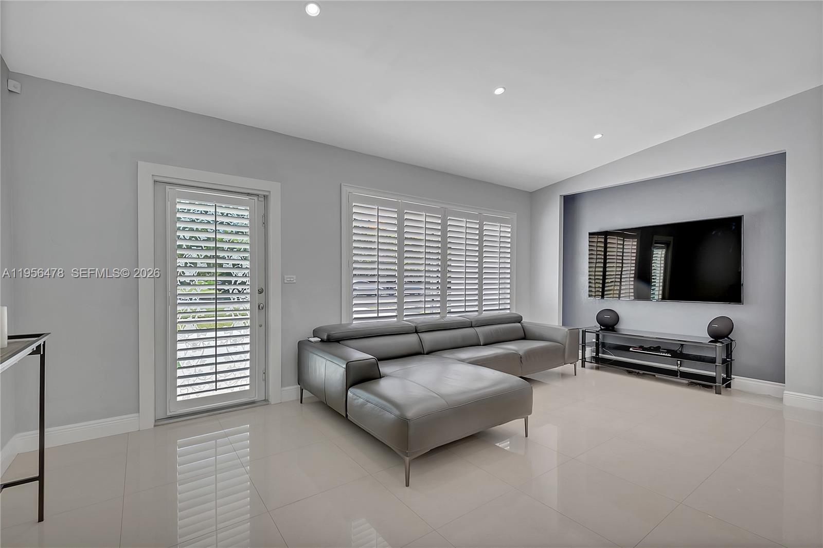 8015 Southwest 136th Street Pinecrest, FL 33156 - Photo 3 of 40