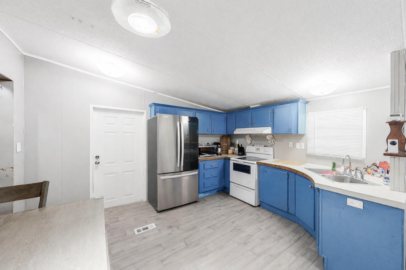 3173 Whitetown Road Plum Branch, SC 29845 - Photo 13 of 20 Kitchen with Refrigerator that Stays!