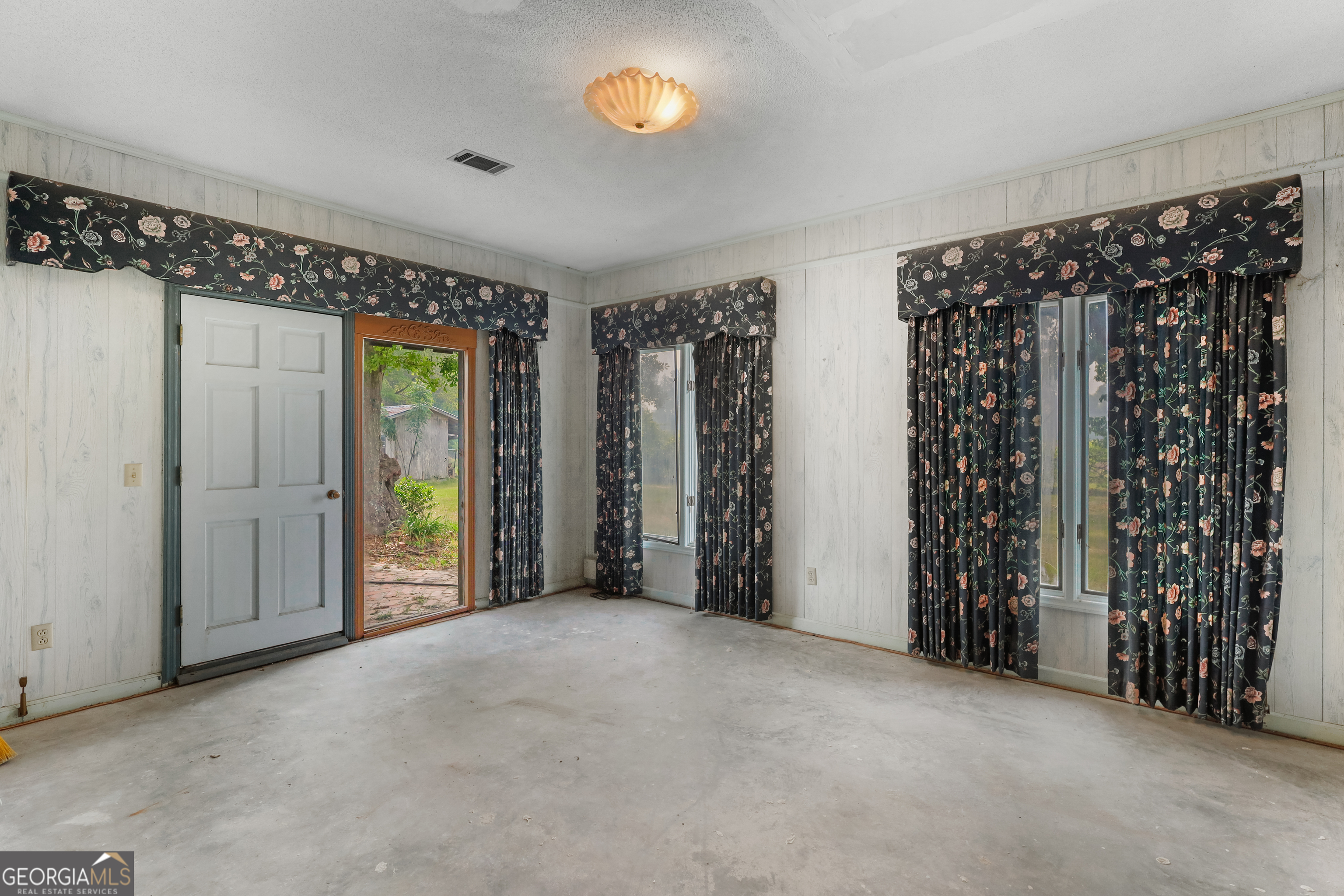 565 Bragg Road Brooklet, GA 30415 - Photo 16 of 44 an empty room with closet and garden view