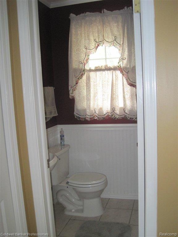 10218 Buno Road Brighton, MI 48114 - Photo 4 of 19 1st Flr Lav