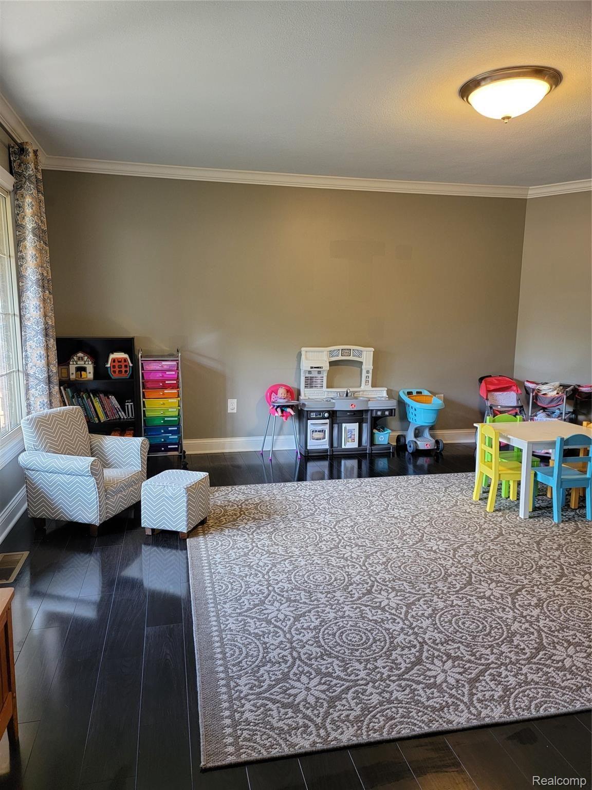 233 Wallace Way Howell, MI 48843 - Photo 25 of 64 Family Room