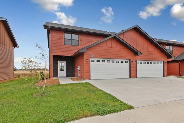 $302,500 | 809 Viburnum Street, Belle Plaine, MN 56011