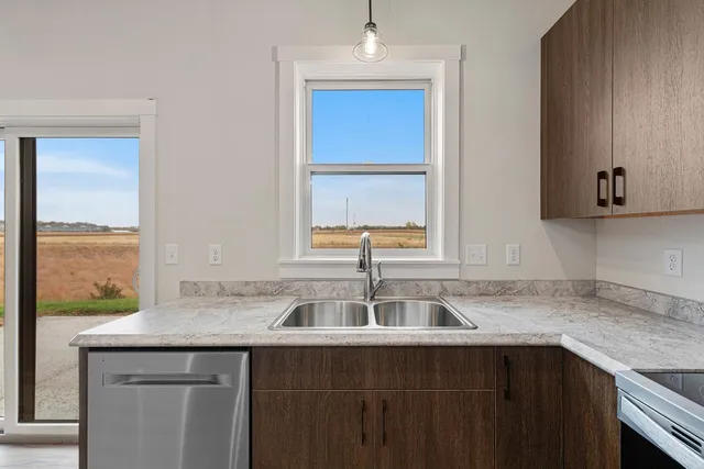 $302,500 | 809 Viburnum Street, Belle Plaine, MN 56011