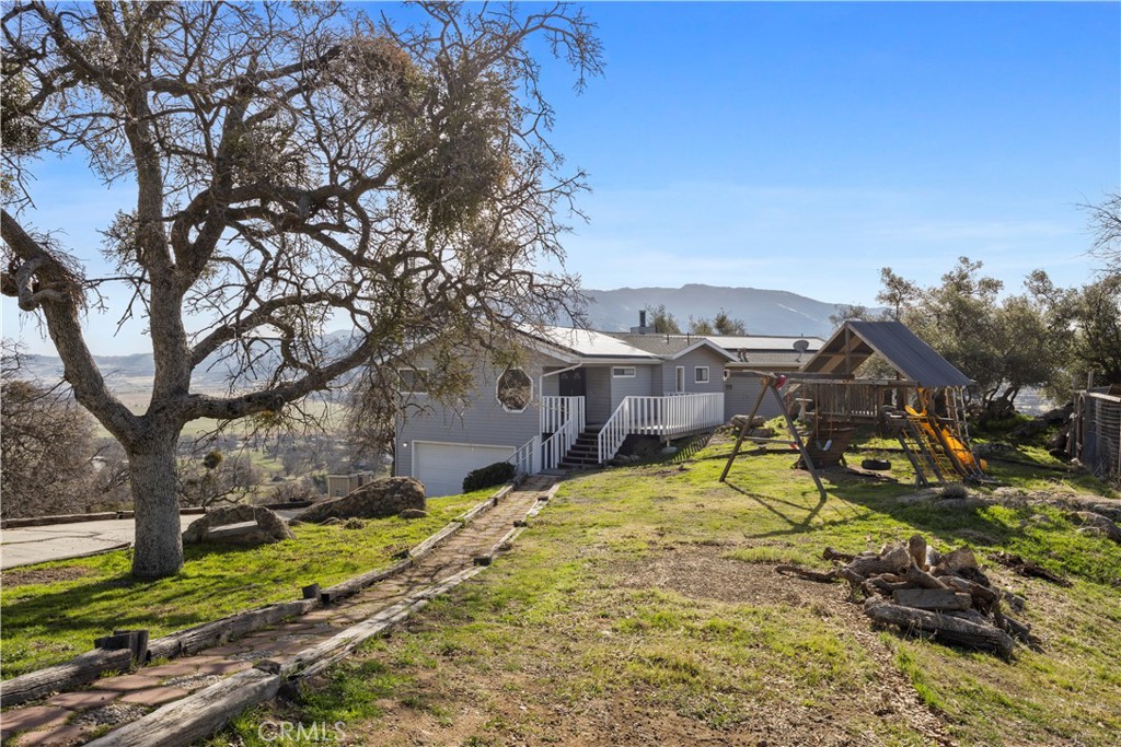 29300 Elkhorn Place Tehachapi, CA 93561 - Photo 3 of 47 a view of yard with swimming pool