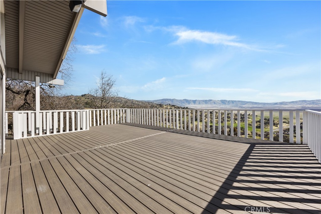 29300 Elkhorn Place Tehachapi, CA 93561 - Photo 39 of 47 a view of balcony with wooden floor
