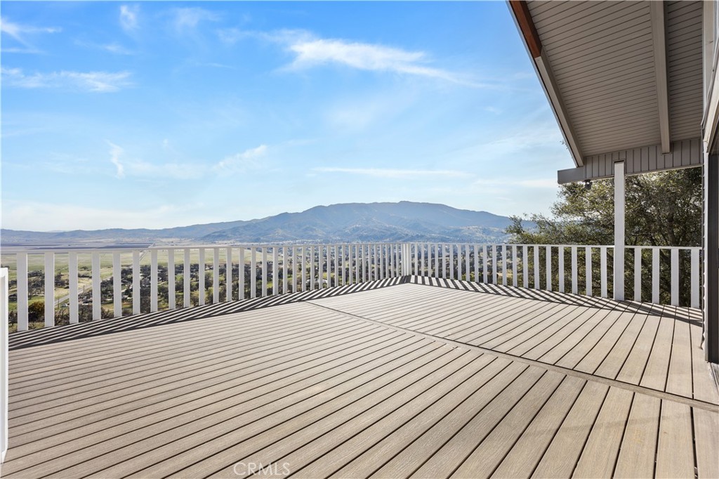 29300 Elkhorn Place Tehachapi, CA 93561 - Photo 40 of 47 a terrace view