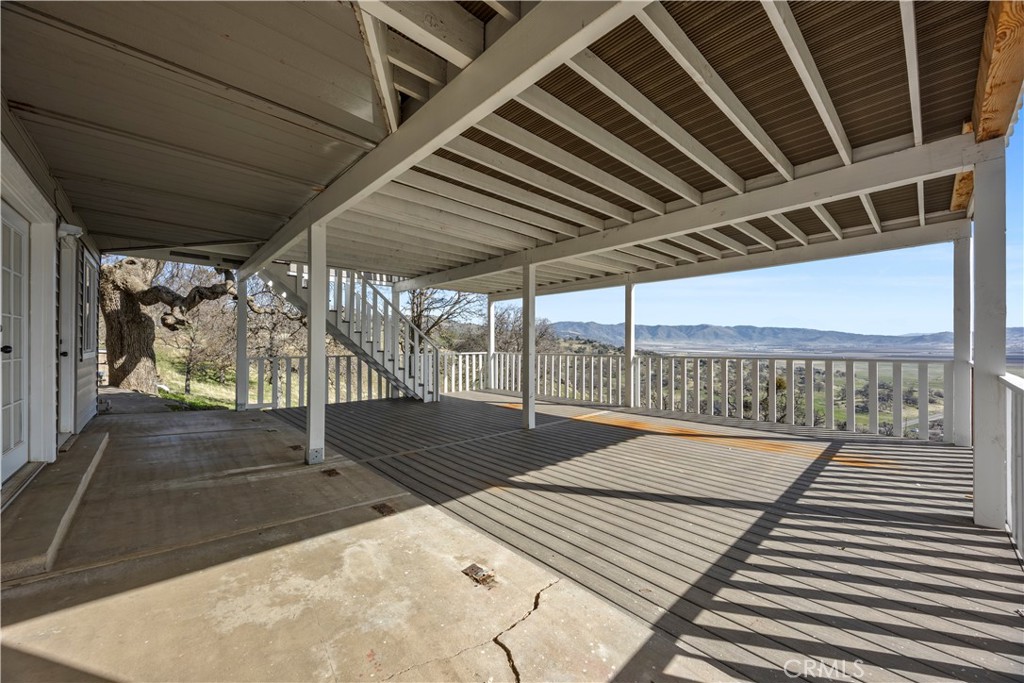 29300 Elkhorn Place Tehachapi, CA 93561 - Photo 43 of 47 a outdoor view of a garage