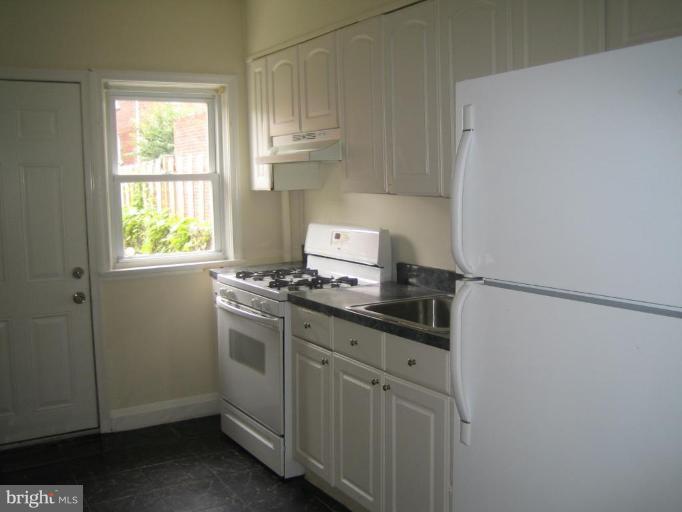 1651 Shadyside Road Baltimore, MD 21218 - Photo 5 of 14 Kitchen