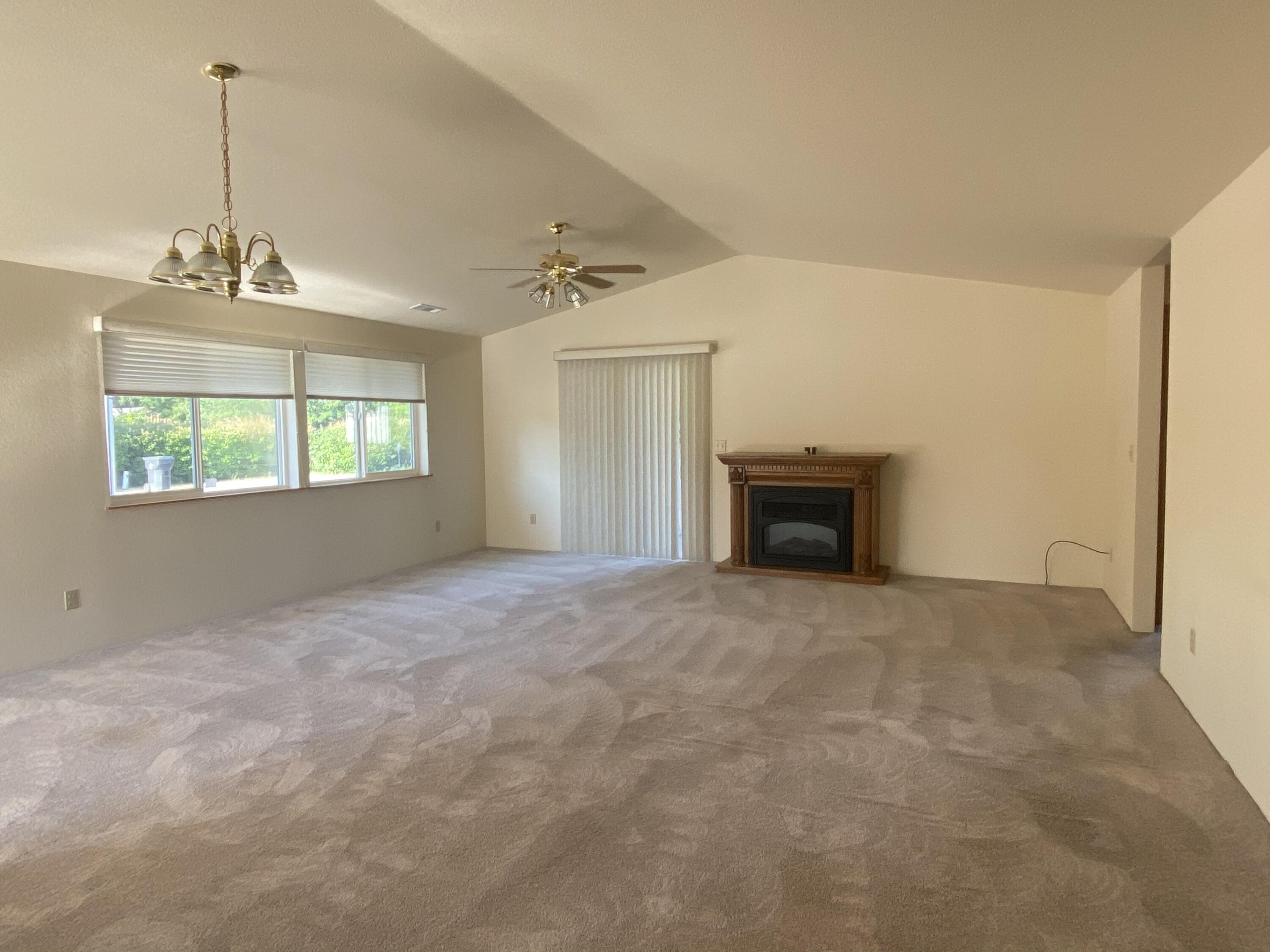796 Tami Road Grants Pass, OR 97526 - Photo 3 of 23 IMG_8807