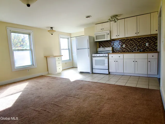 $210,000 | 44 Greenfield Lane, Hampton, NY 12837